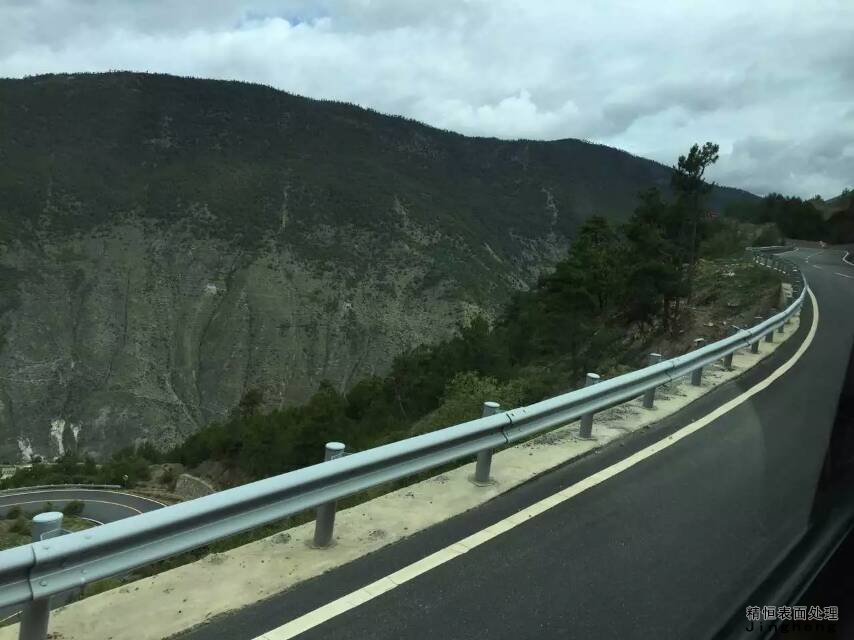 鍍鋅波形護欄板產品展示