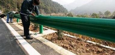 高速公路波形護欄板安裝展示