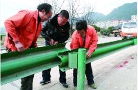 波形護欄板與立柱之間的鏈接