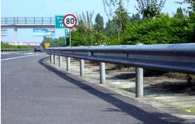 高速公路防撞護(hù)欄