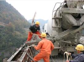 混凝土防撞護(hù)欄施工