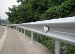 波形防撞護(hù)欄