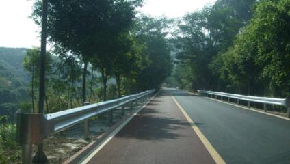 高速公路波形梁護欄