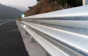 波形梁護欄施工