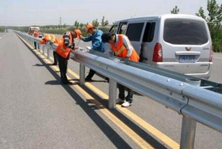 橋梁波形護欄板