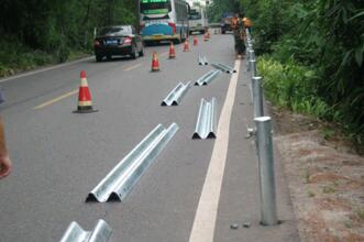 波形護(hù)欄安裝