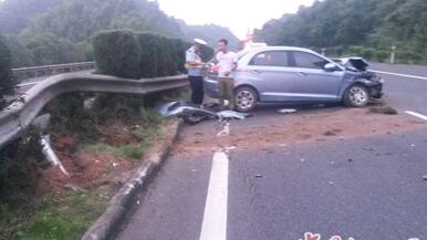 護(hù)欄板被撞后