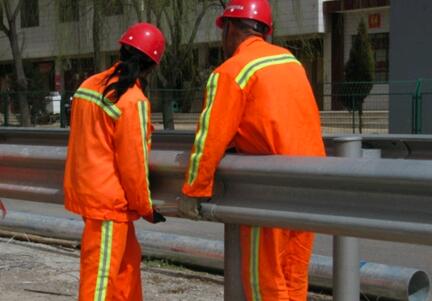 公路護(hù)欄板的優(yōu)勢(shì)性能