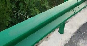 防撞波形梁護欄板安裝效果圖