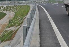 波形護欄板彎道處理