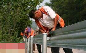 高速波形護欄板檢測通車