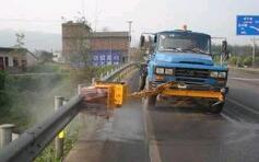 河北強降雨導(dǎo)致高速公路塌方全線關(guān)閉搶修波形護欄及交通設(shè)施