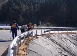撞壞波形護欄板,按原價格賠償