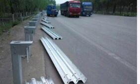 公路波形護欄廠家論護欄發展前景