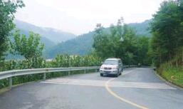 波形護欄板時刻保衛(wèi)人們出行安全