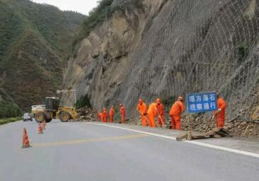 清理零星塌方落石