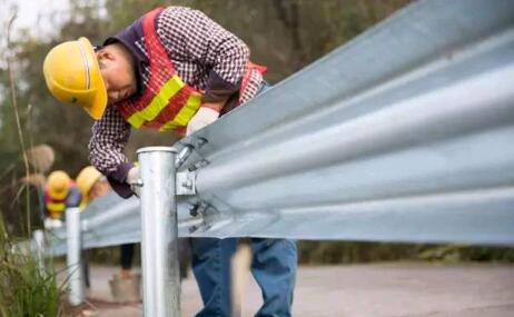 為546.6千米開州山區公路安裝波形護欄