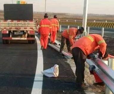 公路波形護欄維護圖