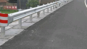 波形護欄板受到撞擊時的力量轉化