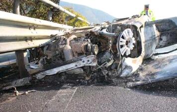 最新高速公里護欄相關交通事故