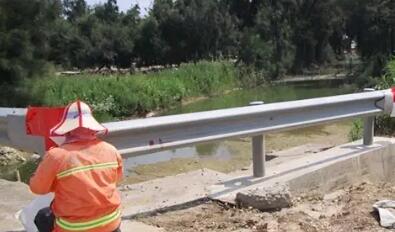 宿松加大投入提升農村公路護欄安全性能