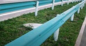 重慶精恒波形護欄板現(xiàn)貨定制