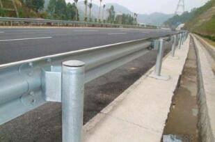 波形護欄板專業(yè)技術(shù)維修服務(wù)