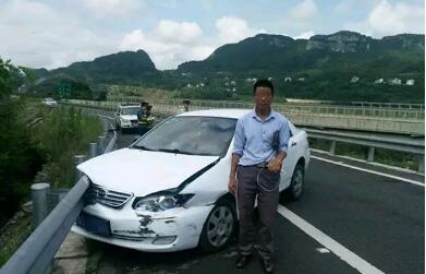 新手司機(jī)獨(dú)自駕車(chē)上高速 行駛途中釀成事故