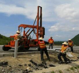 新疆阿克蘇地區(qū)路側(cè)波形護欄板為農(nóng)村公路護航