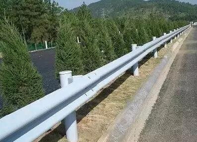 什么是公路波形護(hù)欄