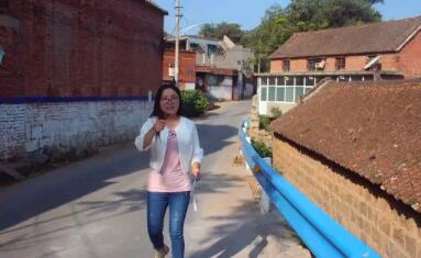 安裝波形護欄 保障群眾安全